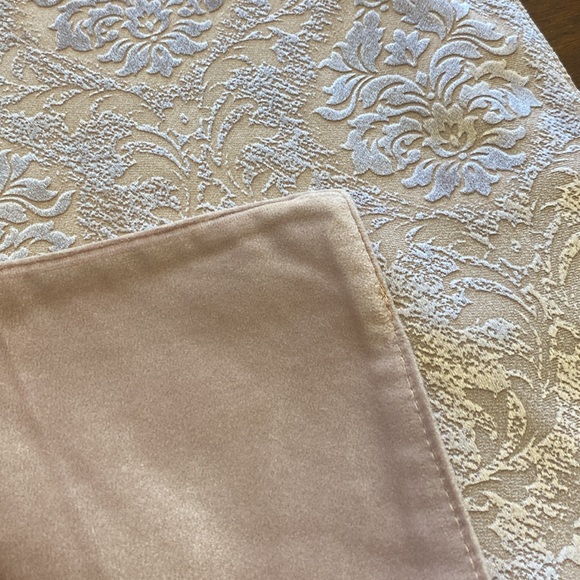 🌹Romeo Home Velvet 4pieces set Rectangular textured design and solid back pink - Picture 4 of 15